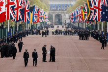 Londýnska trieda The Mall pred korunováciou britského kráľa Charlesa a kráľovnej Camilly. FOTO: Reuters