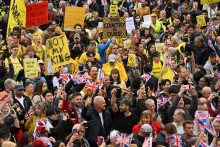 Odporcovia monarchie protestujú počas korunovácie Karola III. FOTO: Reuters