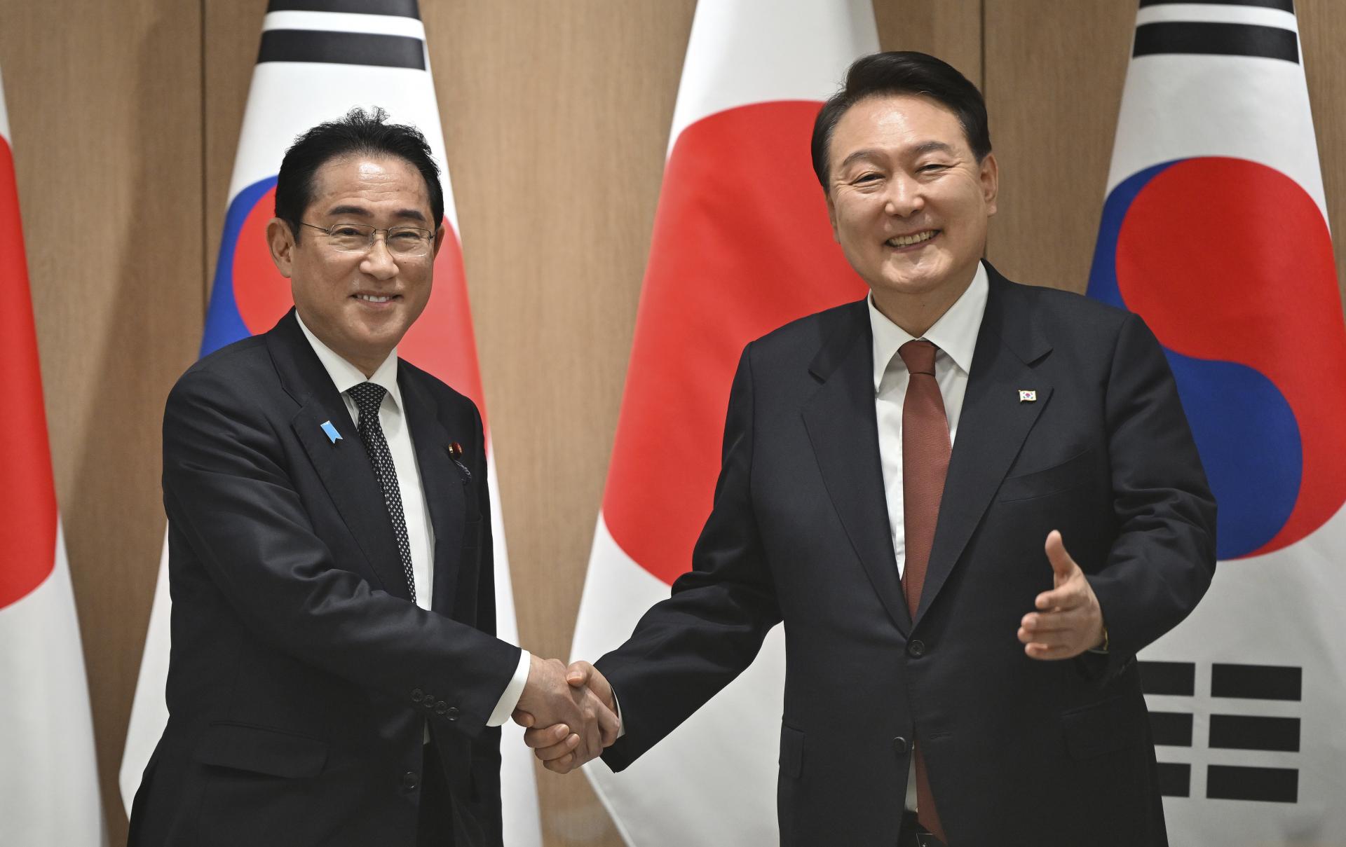 Japonsko a Južná Kórea chcú prehĺbiť spoluprácu a posilniť vzťahy, napriek koloniálnej minulosti