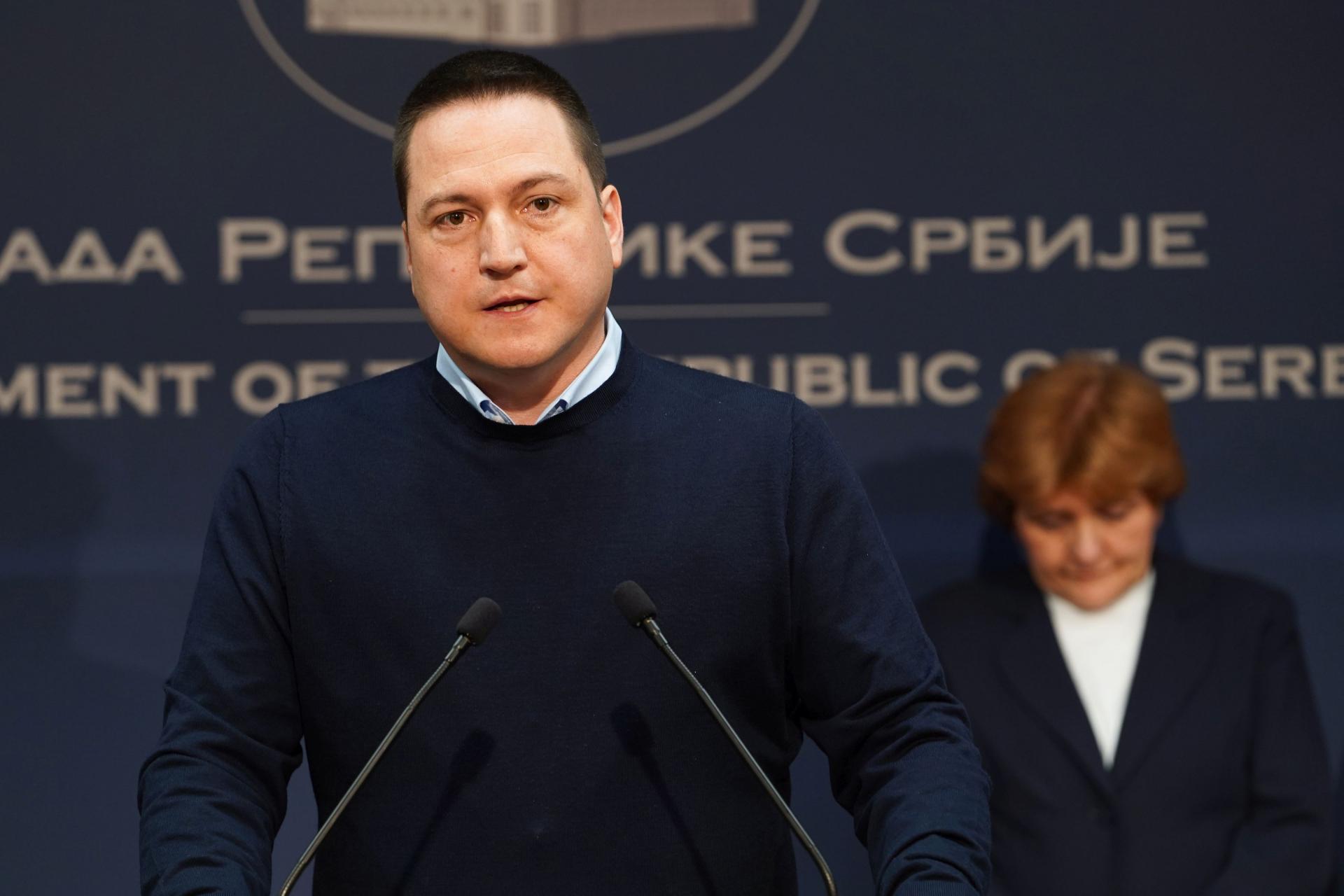 Srbský minister školstva Branko Ružič po streľbe v škole podal demisiu. Zomrelo deväť ľudí