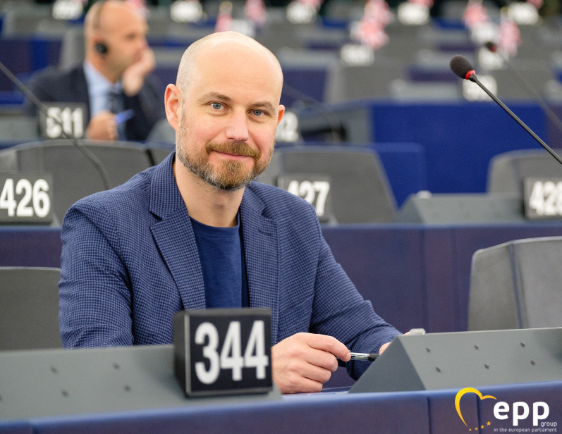 Zneužívanie spywaru proti opozícii či novinárom je proti hodnotám Európskej únie, tvrdí europoslanec Bilčík