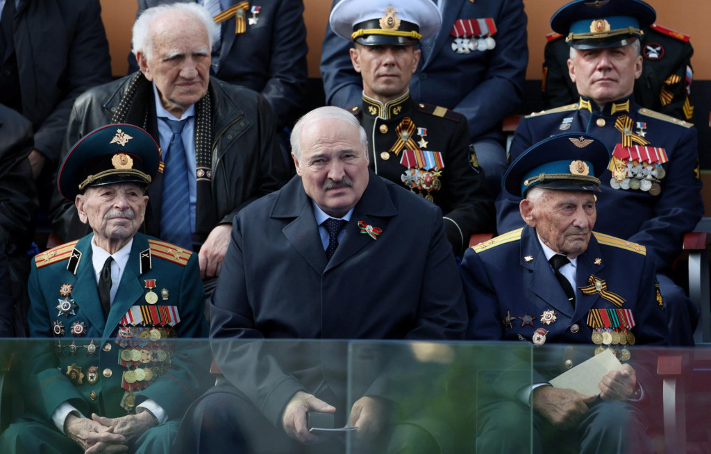 Účastníci vrátane bieloruského prezidenta Alexandra Lukašenka na vojenskej prehliadky na Deň víťazstva, ktorý si pripomína 78. výročie víťazstva nad nacistickým Nemeckom. FOTO: Sputnik