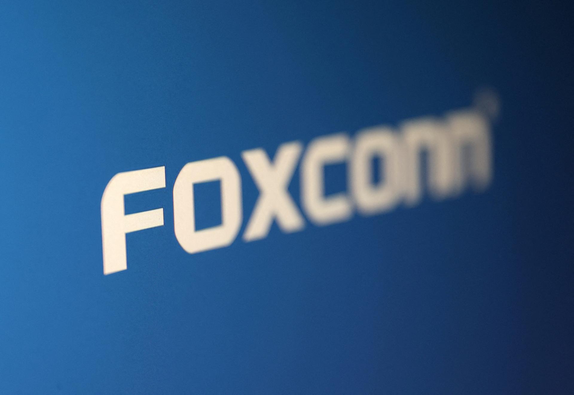 Zisk Foxconnu, hlavného dodávateľa Apple, sa prepadol o 56 percent, najviac za tri roky
