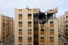 Poškodená budova, kde bol pri izraelskom útoku zabitý veliteľ Islamského džihádu Ali Ghali. FOTO: Reuters