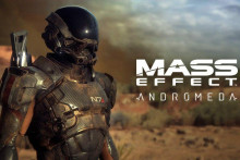 Začneme dobre známym príkladom. Séria Mass Efect mala za sebou známu trilógiu dielov a autori chceli fanúšikom spraviť chuť po nie príliš podarenom konci tretieho Mass Effectu. A tak nasľubovali Andromedu: ambiciózny projekt zasadený do známeho sci-fi sveta. Hoci fanúšikovia očakávali nový Mass Effect s nadšením, rýchlo vytriezveli po zoznámení sa s finálnym produktom. Andromeda bola plná škaredých animácií tvárí, nudných misií a odfláknutých scenárov. A napriek tomu, že bola hra vyvíjaná vyše piatich rokov, hlavná práca na nej údajne zabrala len asi rok a pol. Neúspechu nasadil korunu aj zle zvolený dátum vydania, kedy v tesnej blízkosti vyšli úspešnejšie tituly ako Horizon Zero Dawn alebo Nioh.