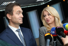 Budúci premiér Ľudovít Ódor a prezidentka Zuzana Čaputová. FOTO: HN/Peter Mayer