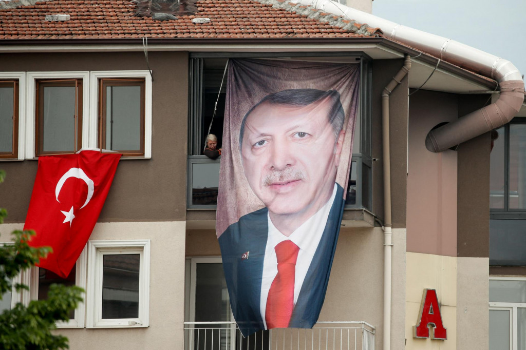 Plagát tureckého prezidenta Tayyipa Erdogana. FOTO: Reuters