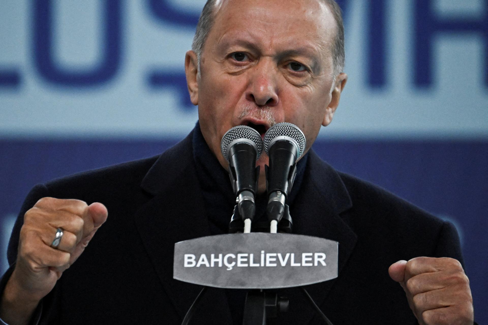 Erdogan zmienkou o puči vyvolal obavy o vývoj po voľbách, ak prehrá