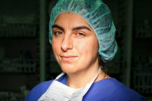 prvá chirurgička, ktorá vykonala transplantáciu umelého srdca v Európe.