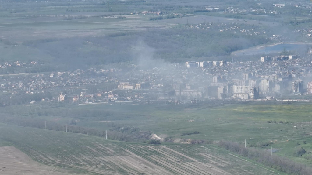 Boje o ukrajinské mesto Bachmut. FOTO: Adam Tactic Group/REUTERS