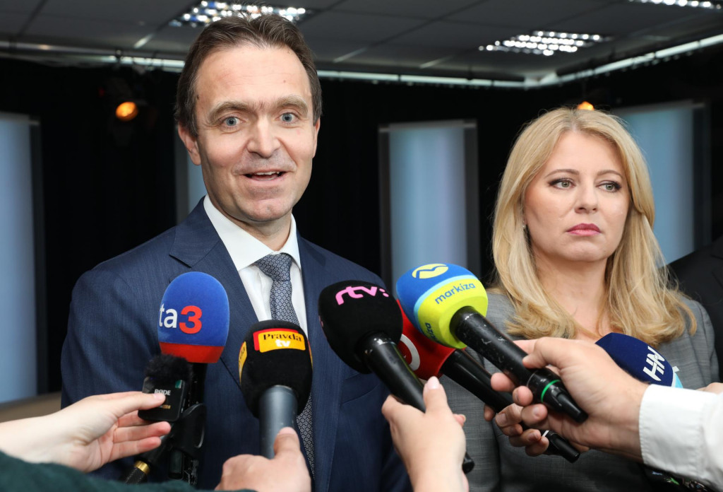 Budúci premiér Ľudovít Ódor a prezidentka Zuzana Čaputová FOTO: HN/Peter Mayer