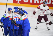 Slovenskí hokejisti Michal Ivan, Peter Cehlárik a Mário Grman sa tešia po góle Matúša Sukeľa. FOTO TASR/Martin Baumann