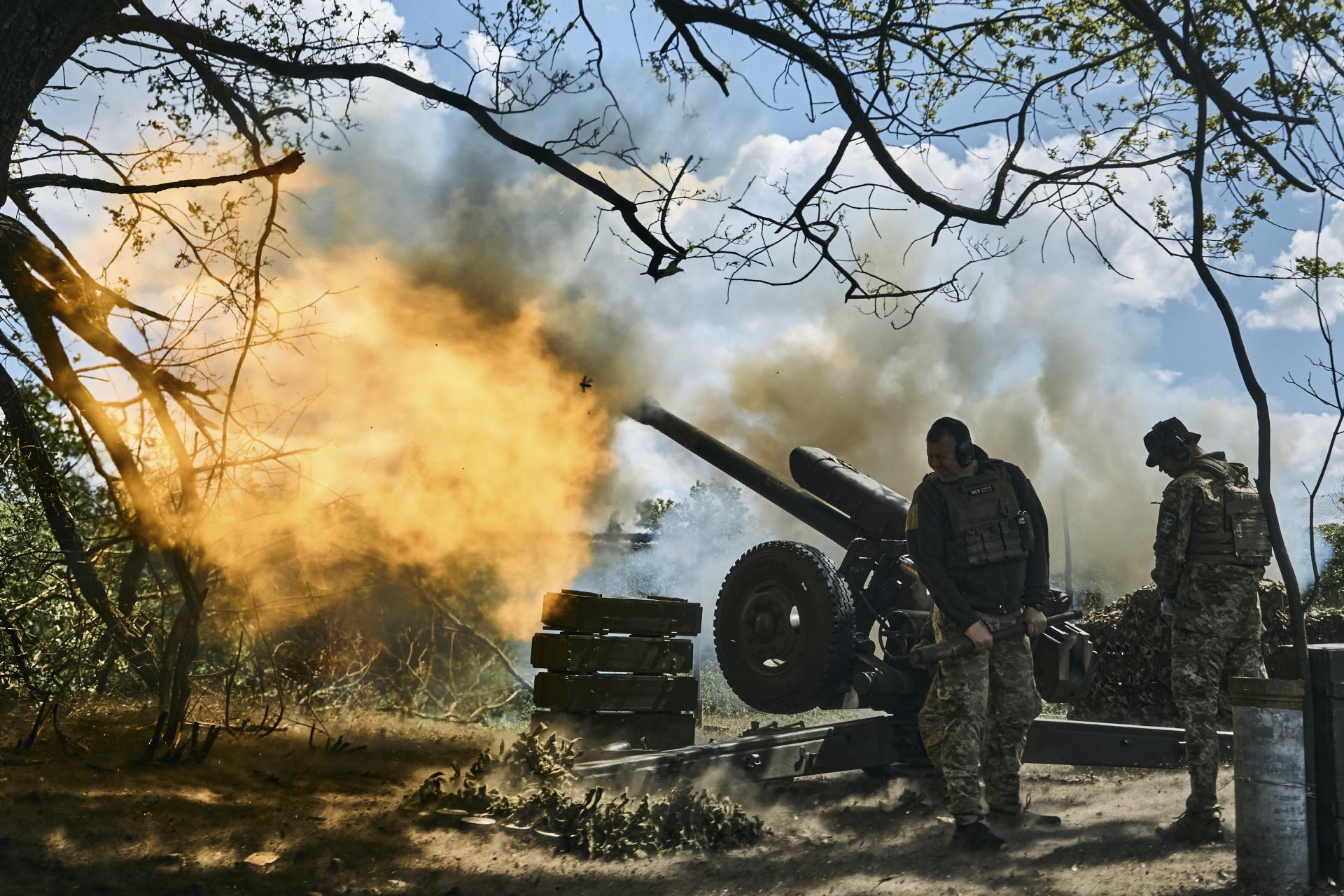 Rusi znateľne zosilnili útoky, znie z Kyjeva. Ukrajinci ďalej postupujú pri Bachmute
