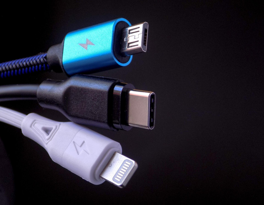 Zhora micorUSB, USB-C a lightning konektor. FOTO: Pixabay