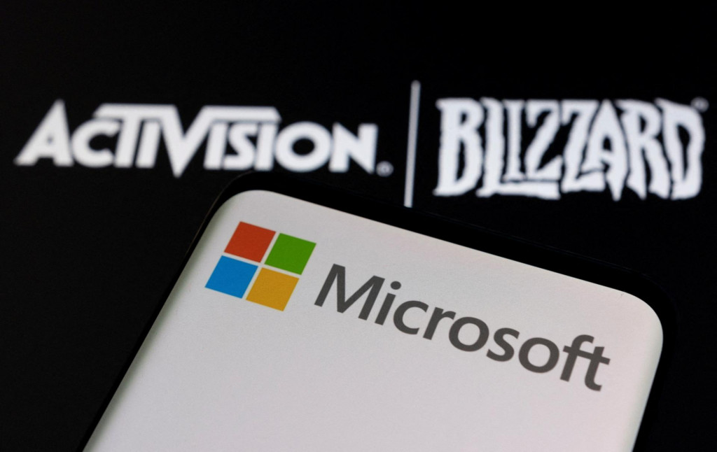Logo Microsoft a logo Activision Blizzard. FOTO: Reuters