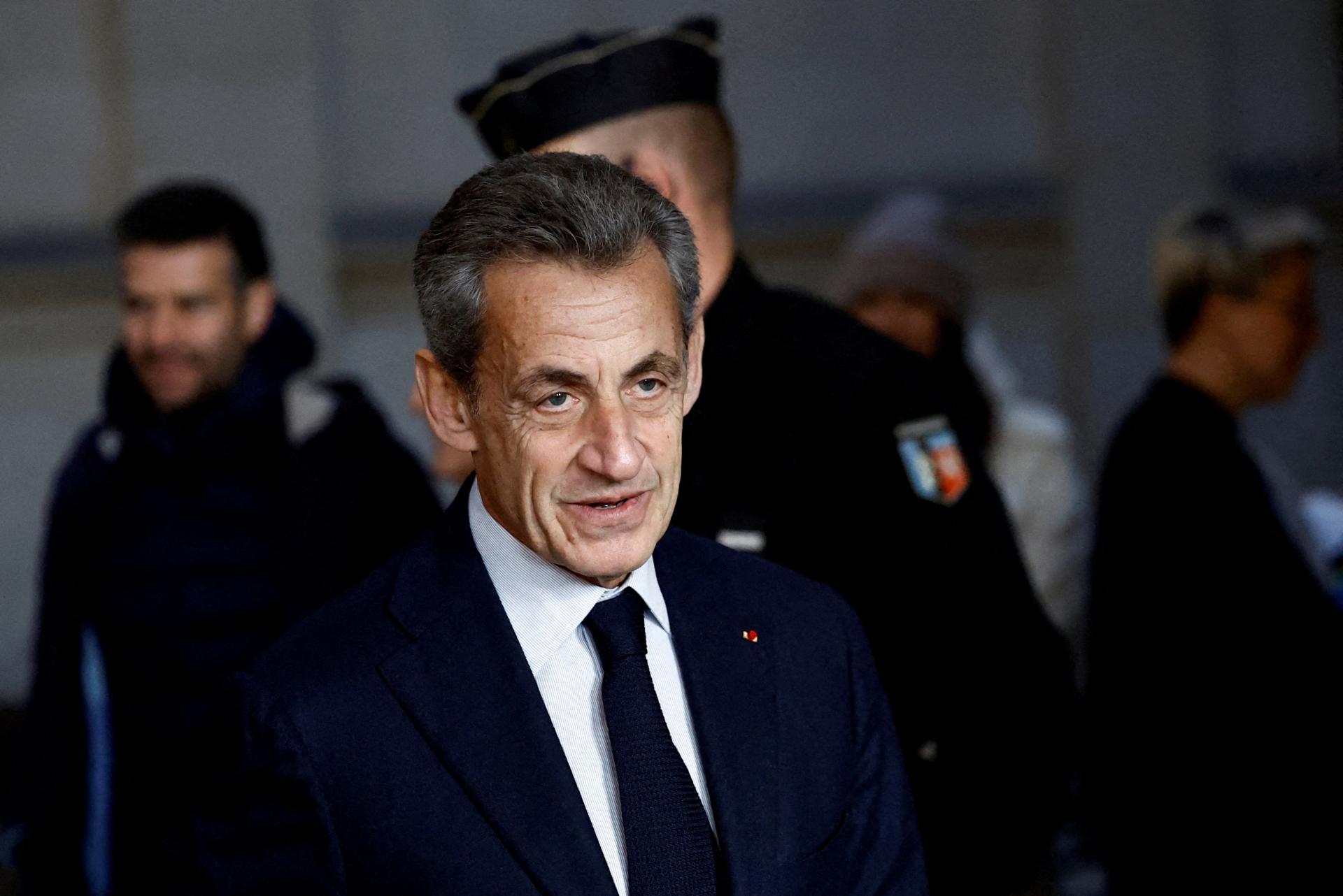 Francúzsky súd potvrdil trojročný trest pre bývalého prezidenta Sarkozyho, bude nosiť elektrický náramok