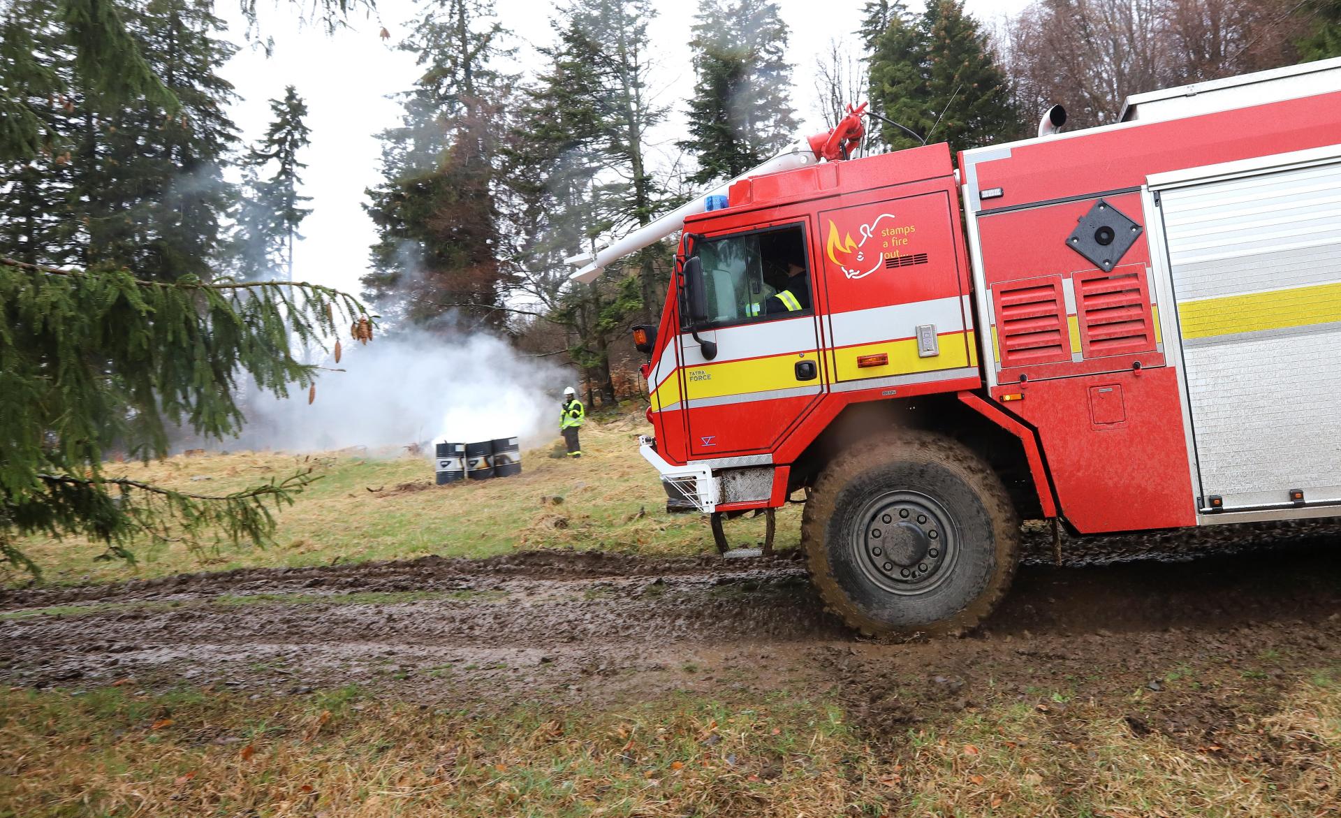 Sklad pri Prahe zničil mohutný požiar, škody odhadli na 2,5 milióna eur