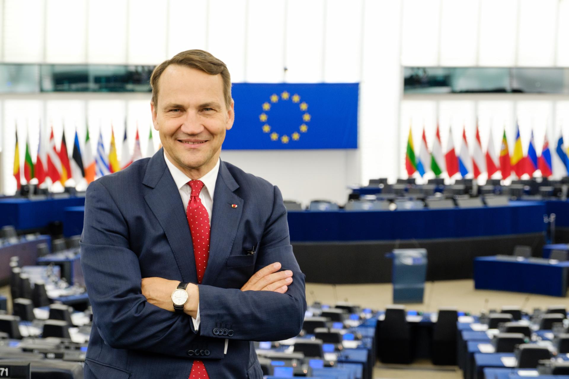 Le légendaire politicien polonais Radek Sikorski pour HN : Le conflit en Ukraine modifie l’équilibre des pouvoirs au sein de l’Union