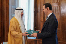 Sýrsky prezident Bašár al-Asad dostal pozvanie od saudskoarabského kráľa Salmána bin Abdulazíza prostredníctvom veľvyslanca Saudskej Arábie v Jordánsku Naífa Bin Bandara Al-Sudairího na summit Ligy arabských štátov v Damasku v Sýrii. FOTO: Reuters/Embassy Of Saudi Arabia In Jordan