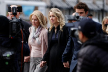 Elizabeth Holmesová obvinená z podvodu s krvnými testami na súde. FOTO: Reuters