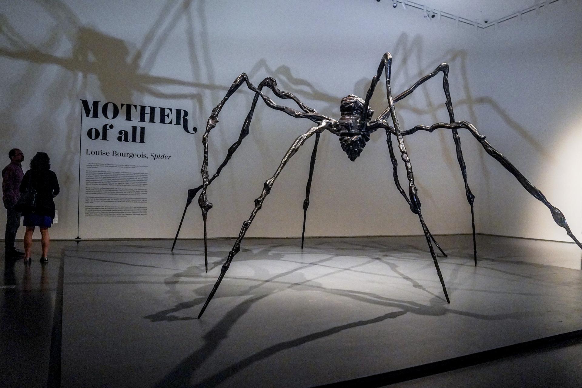 Monumentálnu sochu pavúka vydražili za rekordnú sumu