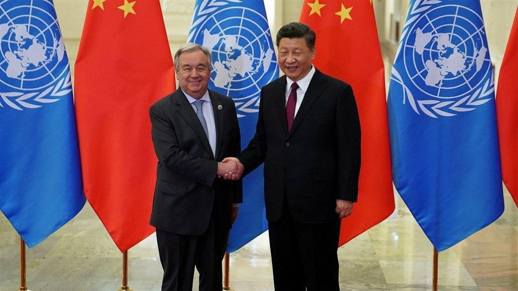 Čínsky prezident Si Ťin-pching a generálny tajomník Organizácie Spojených národov António Guterres na fóre projektu nového Hodvábneho chodníka v čínskom Pekingu. FOTO: Reuters