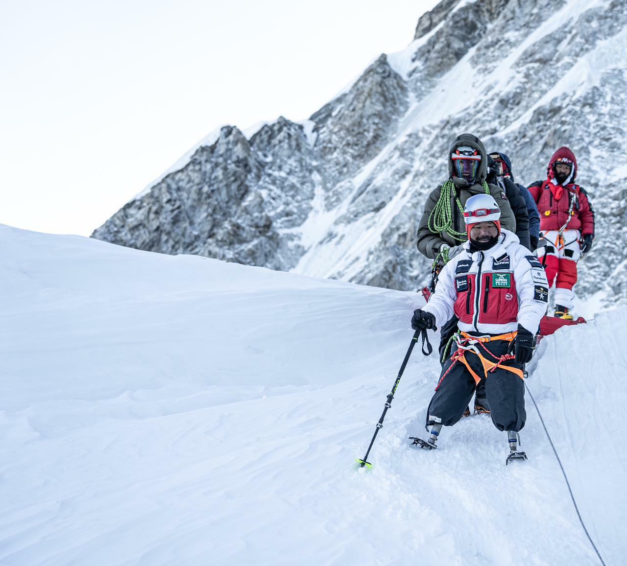 Na Everest prvýkrát vystúpil človek s nohami amputovanými nad kolenami