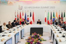 Stretnutie G7, partnerských krajín a Ukrajiny ako súčasť summitu lídrov G7 v Hirošime. FOTO: Ministerstvo zahraničných vecí Japonska
