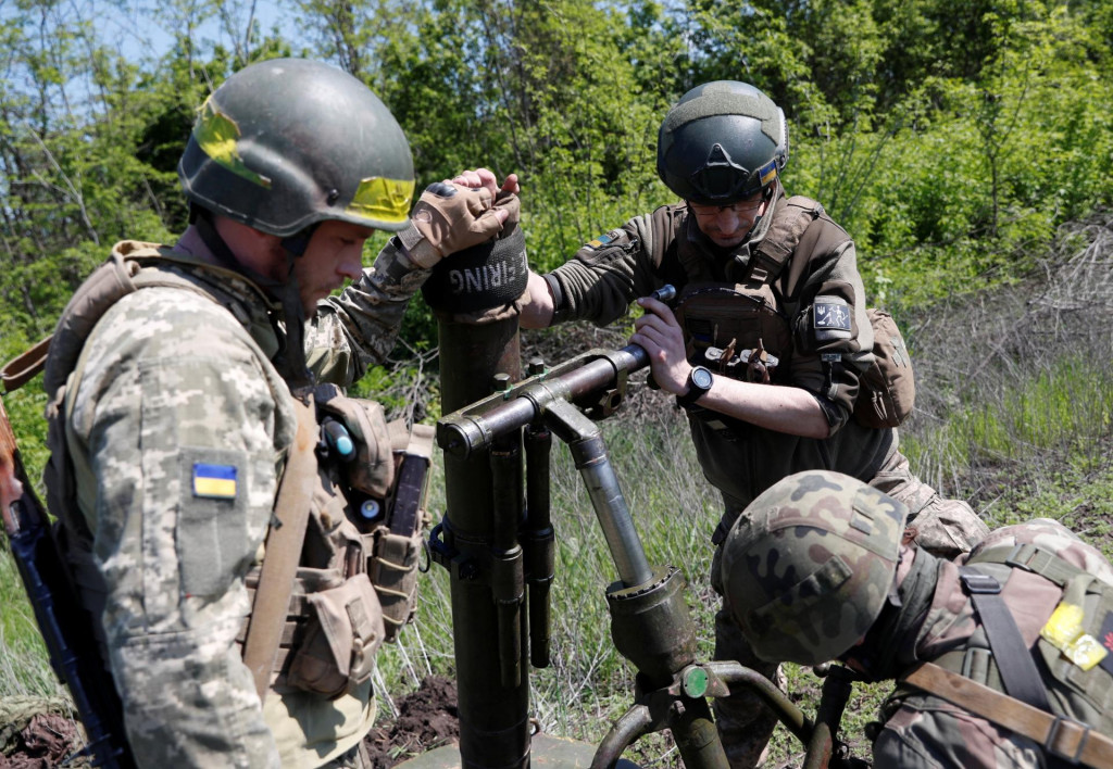 Ukrajinskí príslušníci 128. horskej útočnej brigády počas vojenského výcviku v Dnepropetrovskej oblasti. FOTO: Reuters