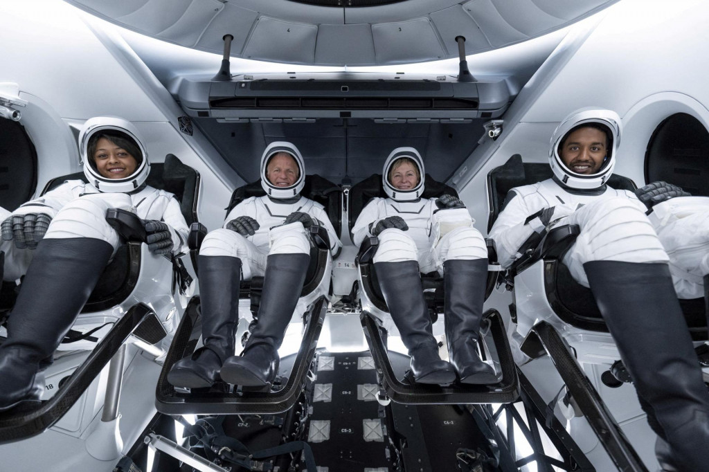 Posádka pred ich misiou na Medzinárodnú vesmírnu stanicu z Floridy v USA. FOTO: Saudská tlačová agentúra