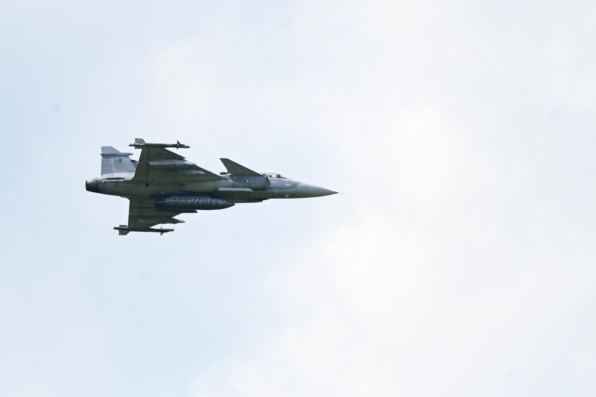 Nemecko zvažuje podporu skupiny krajín plánujúcich dodať Kyjevu stíhačky F-16, lietadlá však nemá