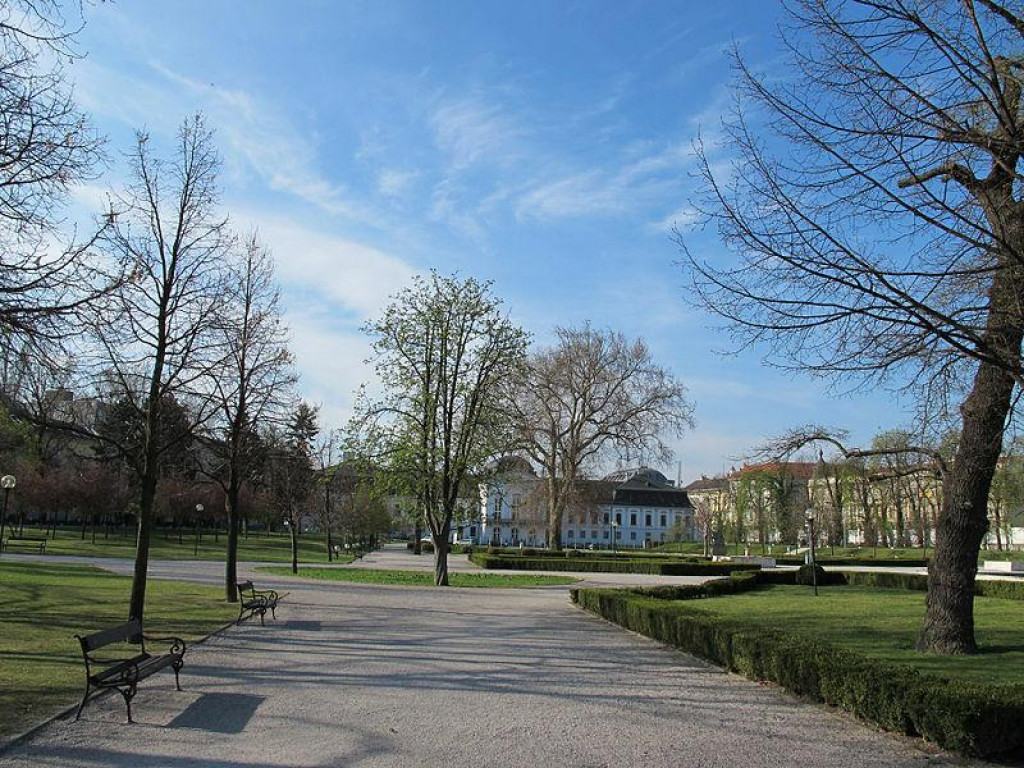 Projekt revitalizácie Grasalkovičovej záhrady v centre mesta je finančne podporený Európskym fondom regionálneho rozvoja. FOTO: Wikimedia Commons