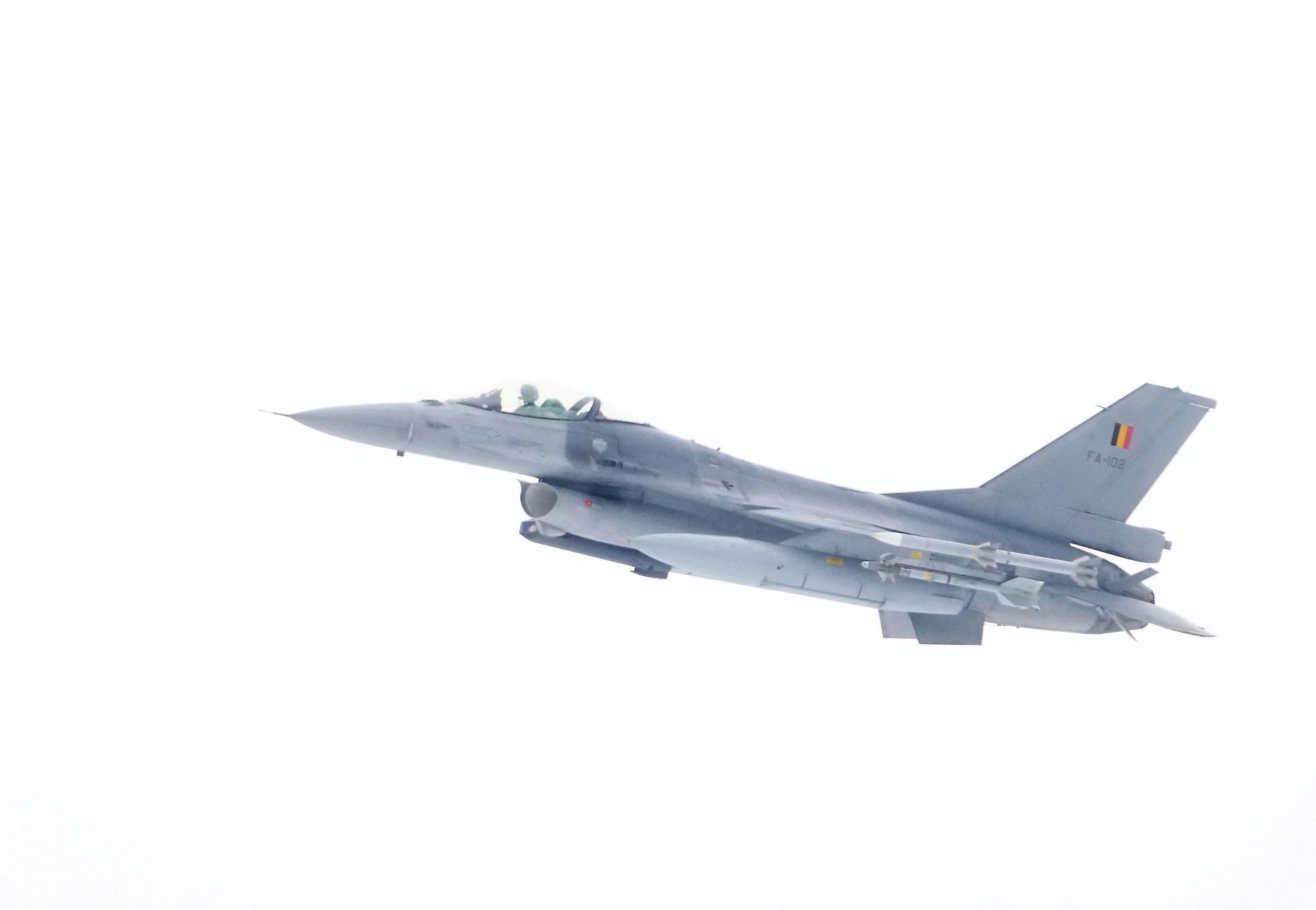 Spojenci Kyjeva vo štvrtok preberú výcvik Ukrajincov na F-16, uviedol Pentagon. USA dodávky povolili