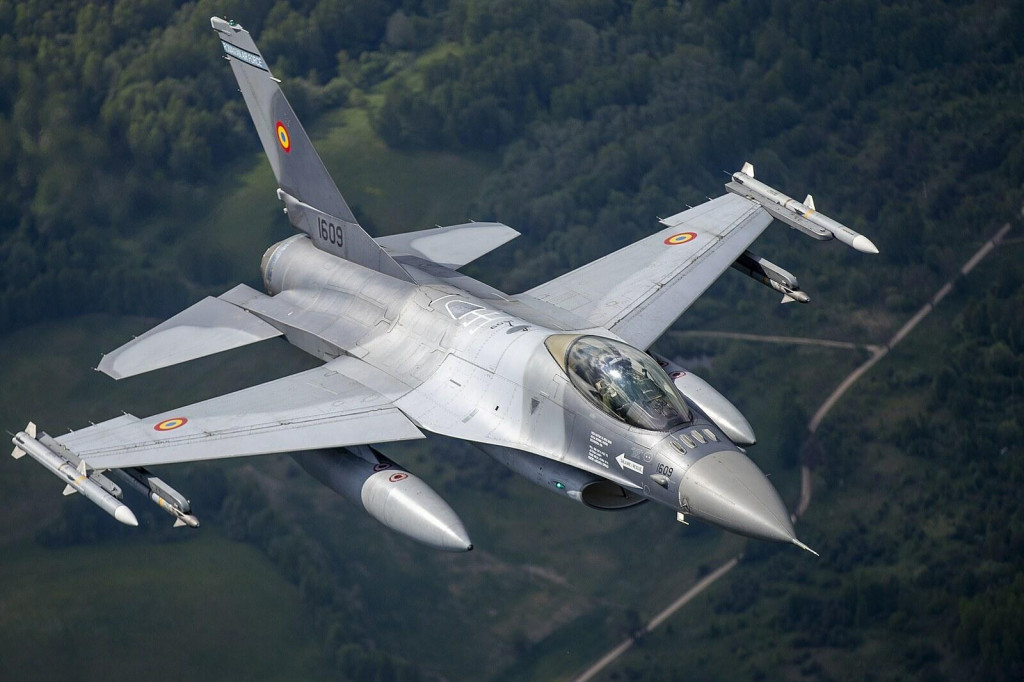 Podľa štatistík je po celom svete v aktívnej službe približne 2 200 strojov F-16. To z nich robí najrozšírenejšie bojové lietadlo súčasnosti a zaručuje dostatok náhradných dielov. FOTO: TASR/AP