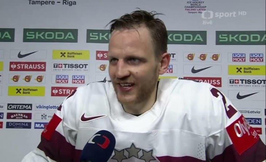 Rozhovor lotyšského hokejistu baví internet.