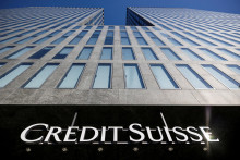 Logo banky Credit Suisse na budove vo švajčiarskom Zürichu. FOTO: Reuters