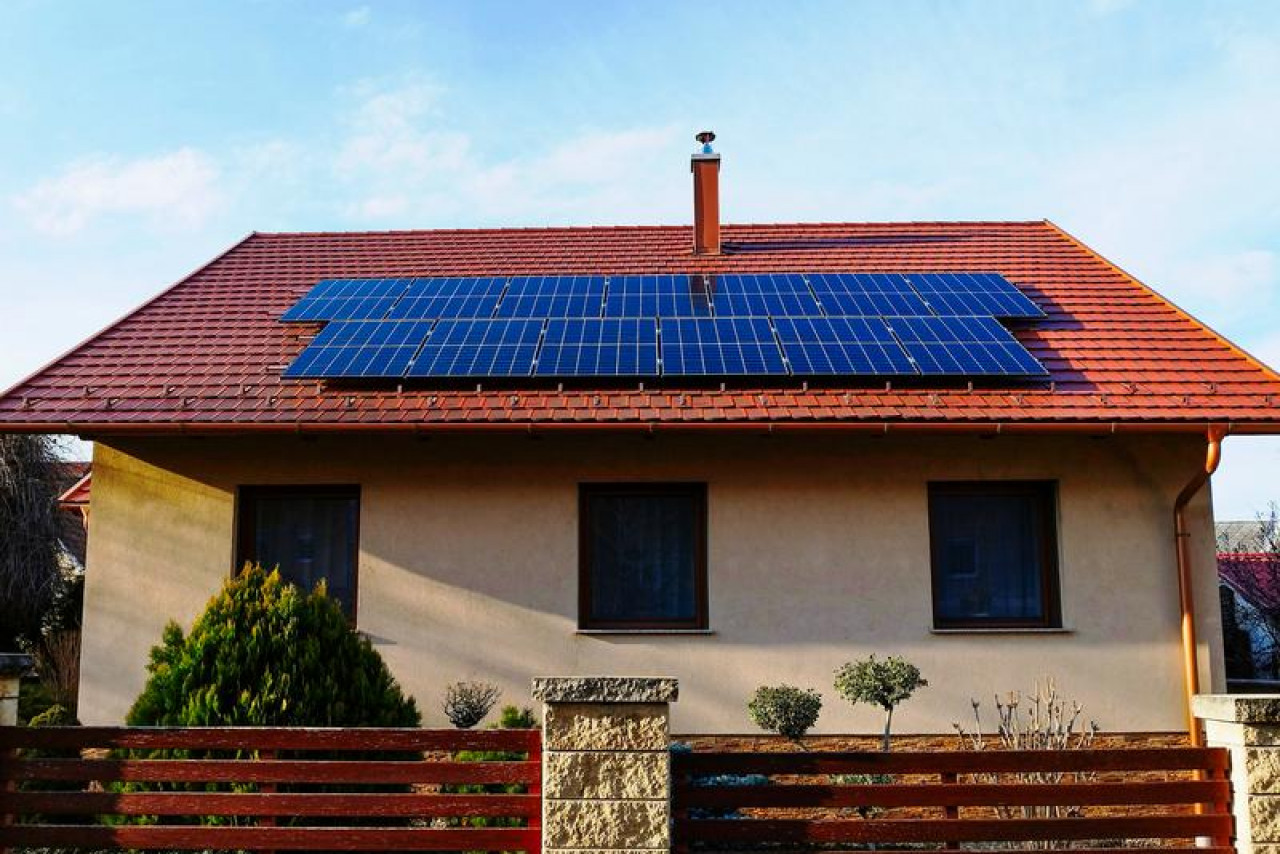 Zateplenie fasády alebo fotovoltaika? To je dilema polovice slovenských domácností