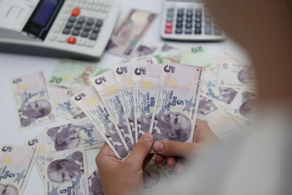 Bankovky tureckej líry. FOTO: Reuters