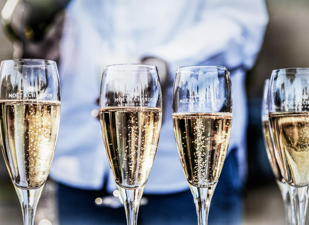 Tajomstvo bubliniek v šampanskom je odhalené
