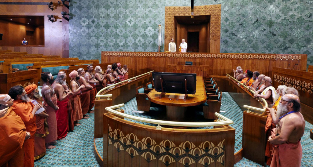 Indický premiér Narendra Modi počas inaugurácie novej budovy parlamentu v Naí Dillí. FOTO: Tlačová informačná kancelária