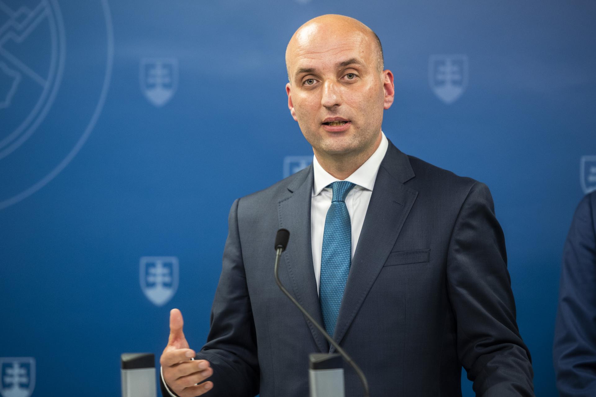 Minister Horváth: Ekonomiku negatívne ovplyvňuje inflácia, pozitívne export a eurofondy