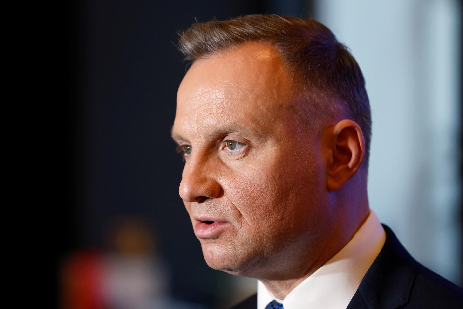 Poľský prezident podpíše zákon posudzujúci vplyv Ruska, ktorý kritizuje opozícia