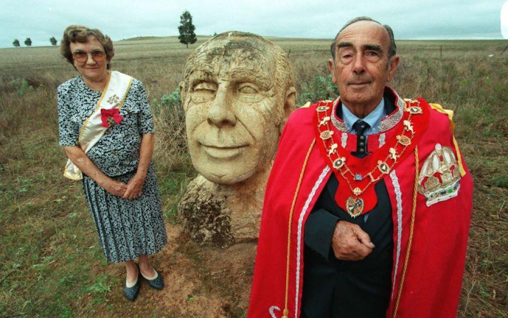 Pred viac ako 50 rokmi si austrálsky pestovateľ pšenice spravil zo svojej farmy dedičnú monarchiu.