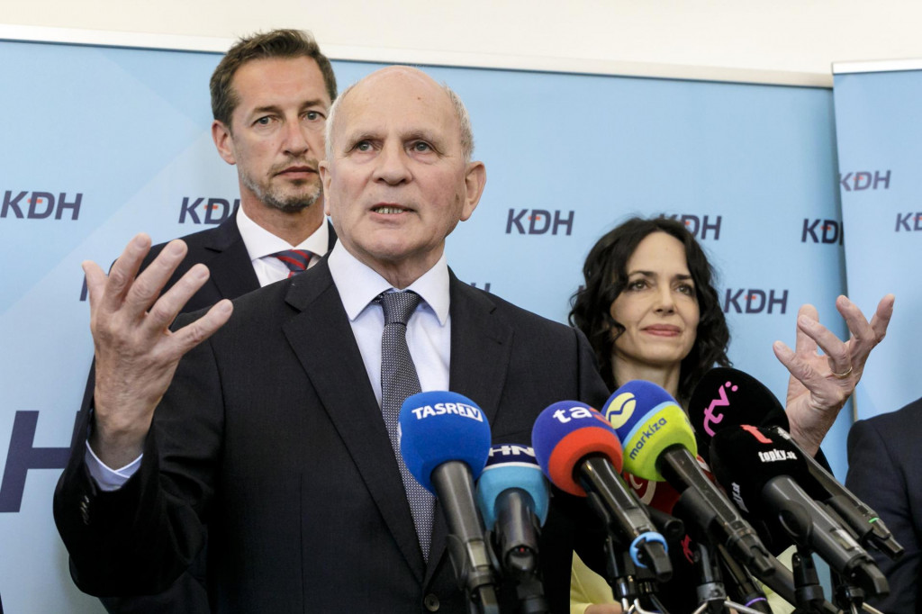 Franti&scaron;ek Miklo&scaron;ko tvrd&iacute;, že po n&aacute;vrate Roberta Fica k moci upadne Slovensko do depresie. FOTO: TASR/Dano Veselsk&yacute;