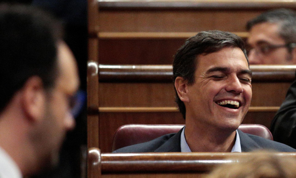 Predseda španielskej vlády Sánchez nemá veľa dôvodov na úsmev najmä po fiasku v regionálnych voľbách. FOTO: Reuters