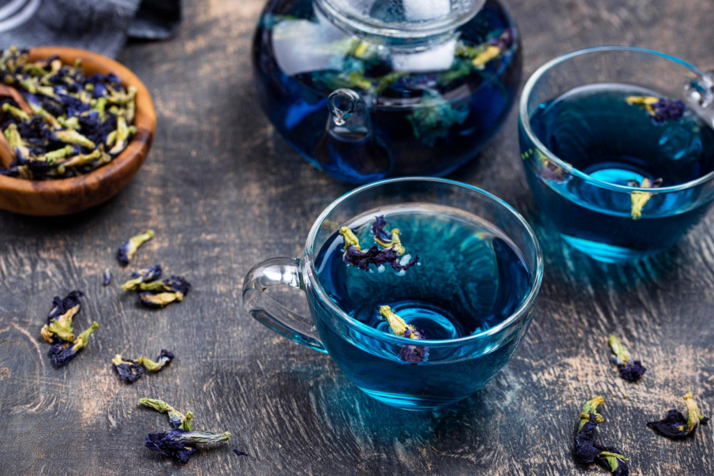 Objavte výnimočné účinky modrého čaju.
