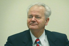 Slobodan Miloševič počas procesu v Haagu. FOTO: TASR/AP
