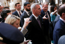 Predseda Snemovne reprezentantov USA Kevin McCarthy pred očakávaným hlasovaním v Snemovni reprezentantov o návrhu zákona, ktorý zvyšuje dlhový strop federálnej vlády na 31,4 bilióna USD. FOTO: Reuters