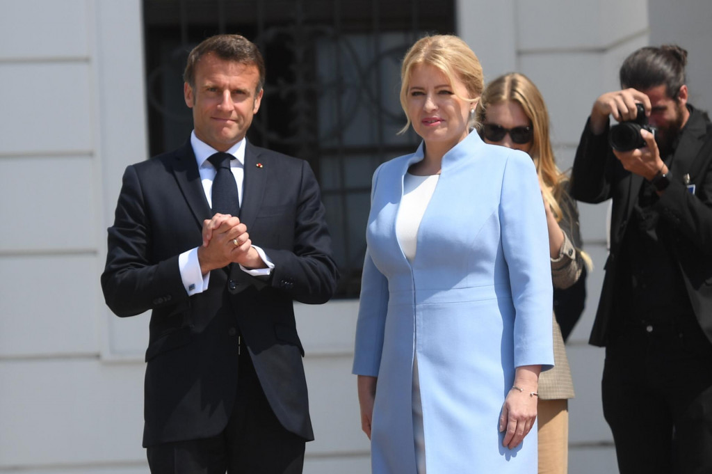 Francúzsky prezident Emmanuel Macron pricestoval na pozvanie prezidentky Zuzany Čaputovej na oficiálnu dvojdňovú návštevu Slovenska. FOTO: TASR/Martin Baumann