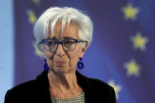 Šéfka Európskej centrálnej banky Christine Lagardová prichádza na tlačovú konferenciu po skončení zasadnutia Rady guvernérov 4. mája 2023 vo Frankfurte nad Mohanom. FOTO: TASR/AP